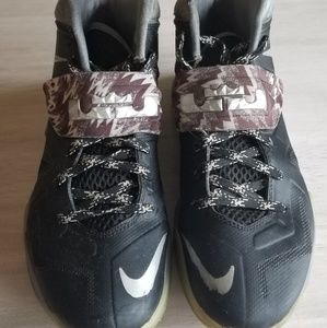 Nike Shoes - Mens Lebron Nike sneakers Nike Shoes - Mens Lebron Nike sneakers